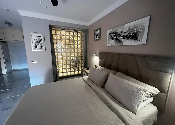 Beachfront Apartment - Sea Views - Marbella