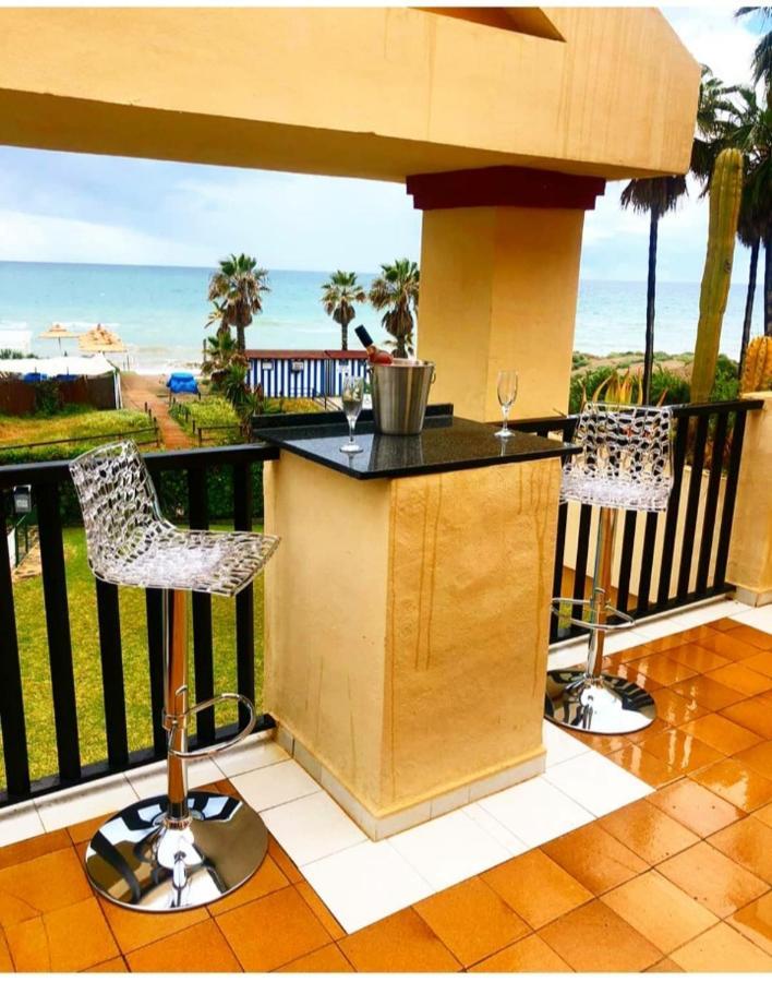 Beachfront - Sea Views - Apartment *