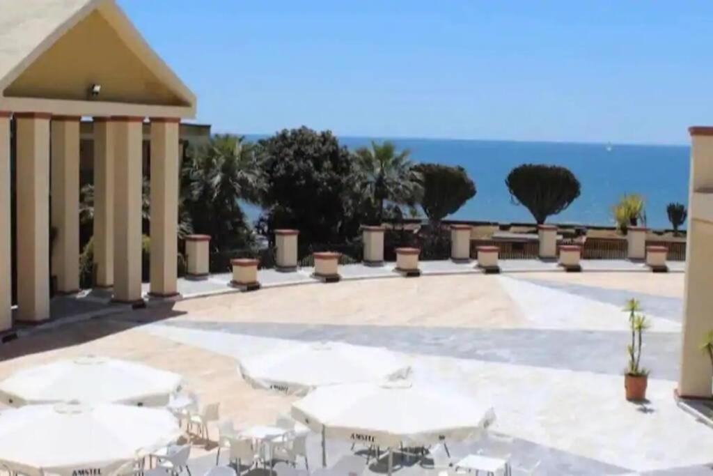 Apartment Beachfront - Sea Views - *