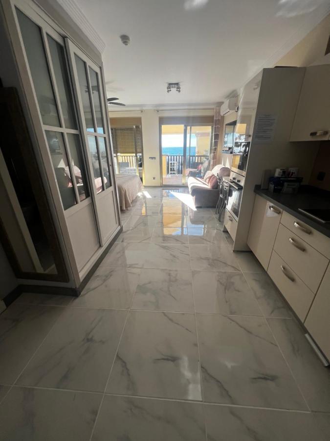 Beachfront - Sea Views - Apartment *