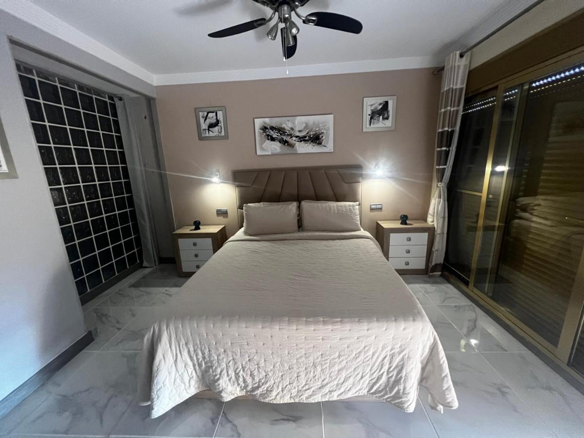 Apartment Beachfront - Sea Views - *