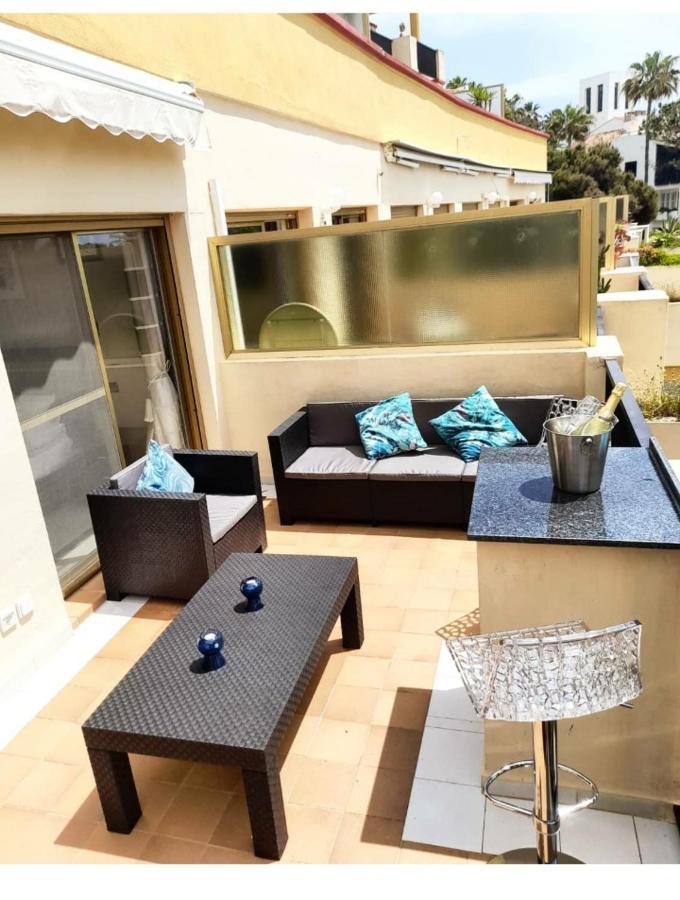 Apartament Beachfront - Sea Views - *