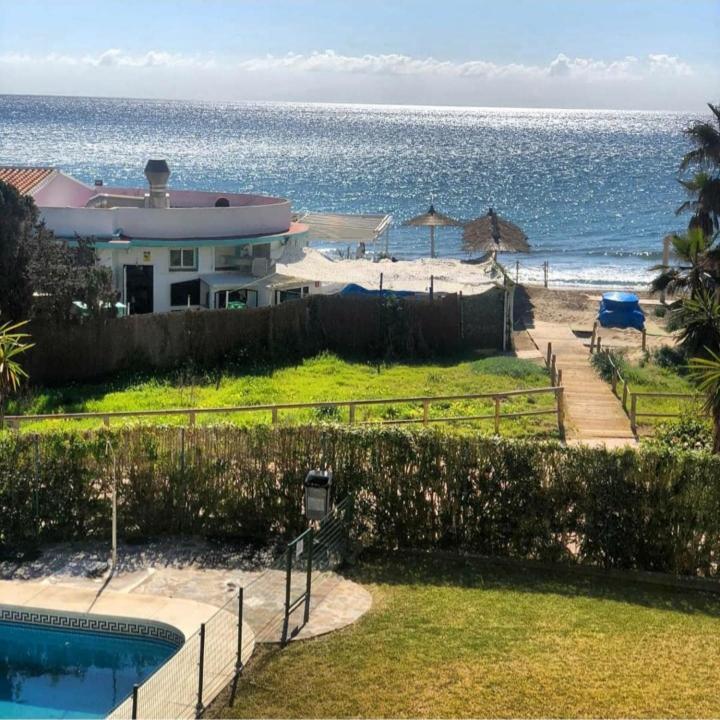 Beachfront - Sea Views - Apartament *