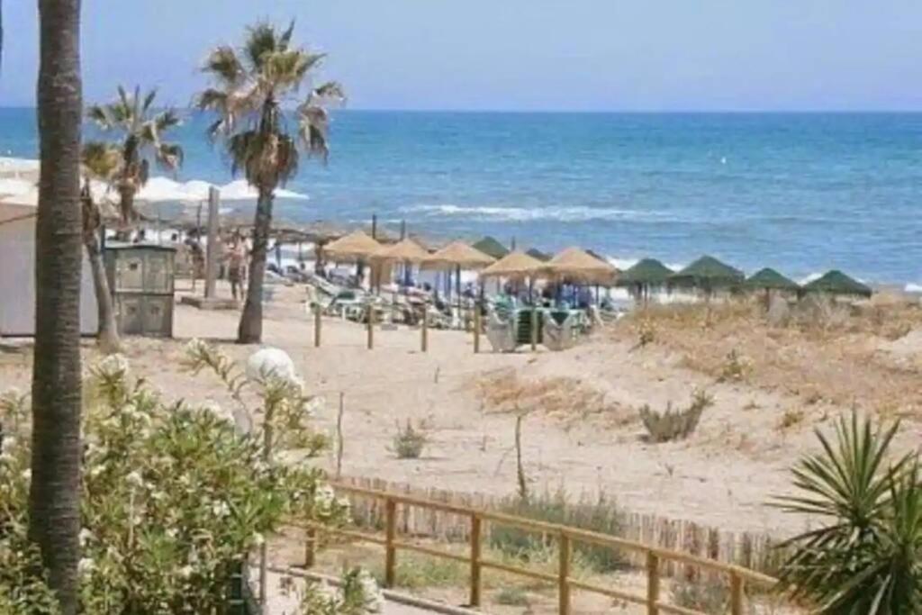 Apartament Beachfront - Sea Views - *